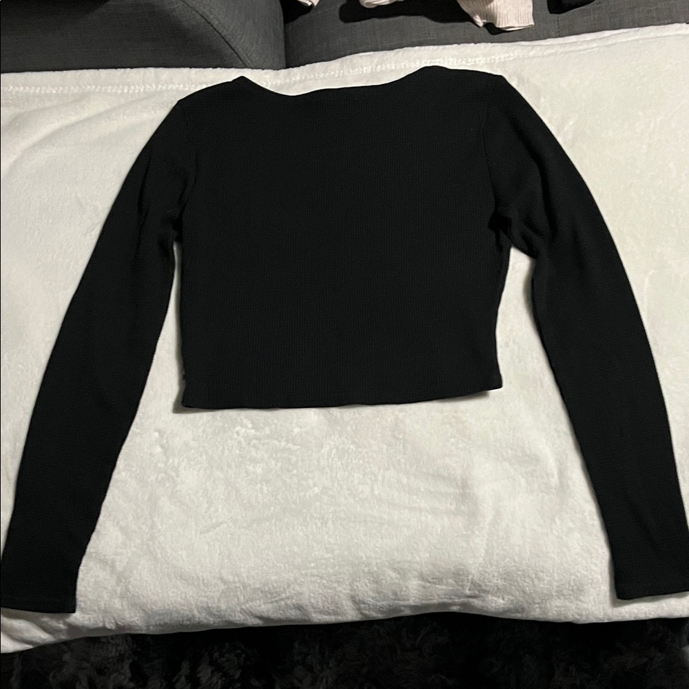 Black Ribbed Long-Sleeve Cropped Tee - Picture 5 of 6
